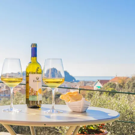 Chicchi - Bed and Breakfast Σέστρι Λεβάντε
